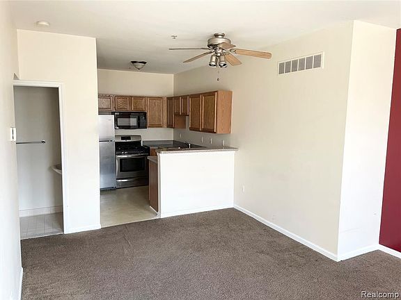 3rd image of 814 Summerfield Dr Unit 252