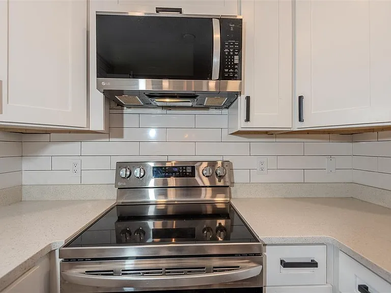 6440 Greylynne St — Photo 18