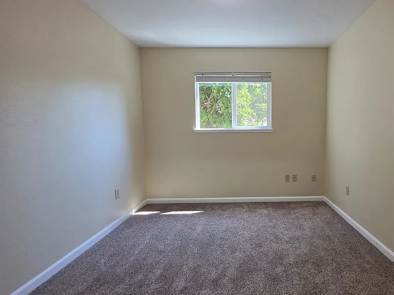 512 Poplar Ave — Photo 4