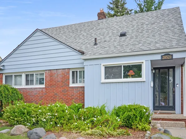 20521 Van Antwerp St, Harper Woods, MI 48225