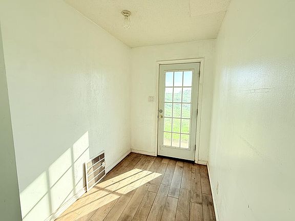 2nd image of 1860 SE 2001st