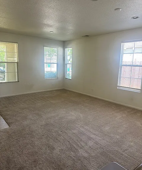 3675 Higgins Ave — Photo 10
