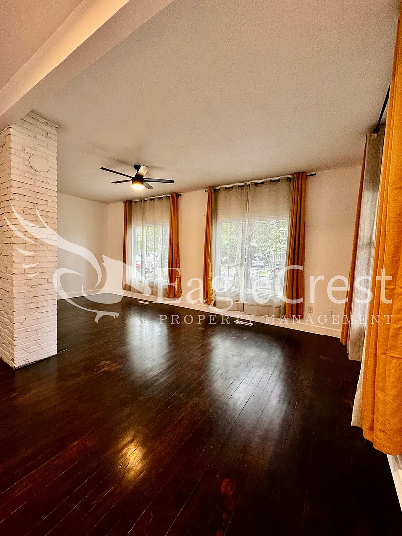 Downtown Walla Walla 4 Bedroom Farmhouse With Modern Comforts $200.00 Off 2nd Months Rent — Photo 4
