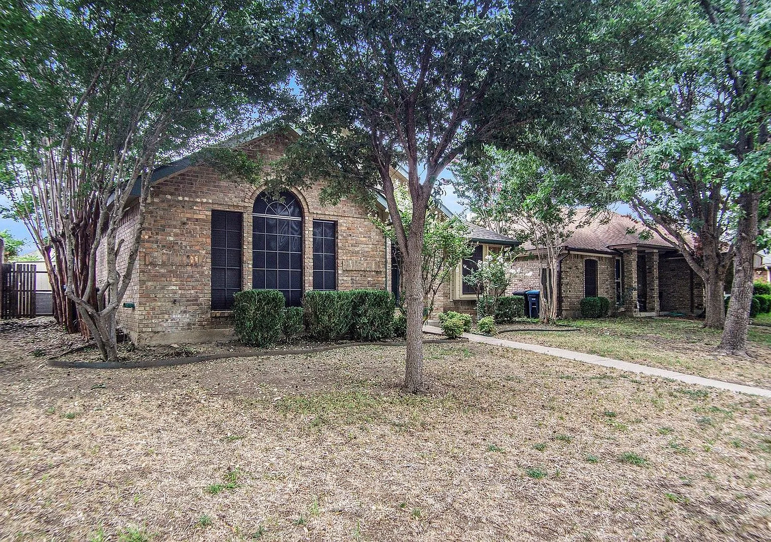 Beautifully Crafted 3-2-2 in Fort Worth! — Photo 1