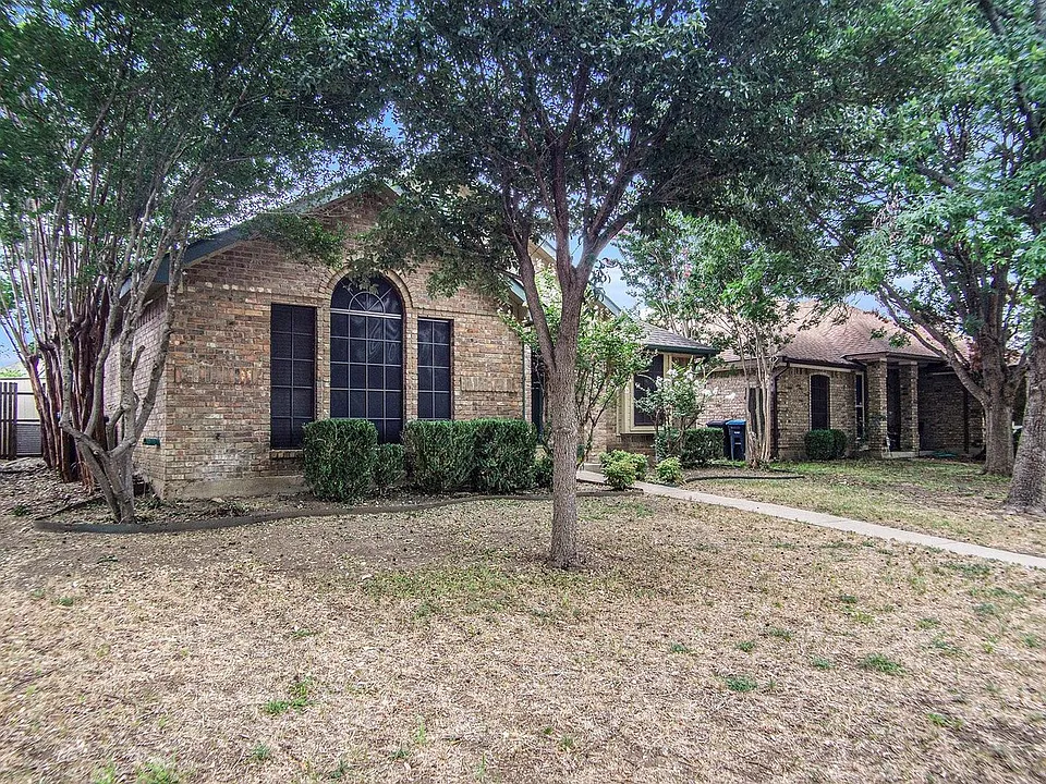 6908 Bentley Ave