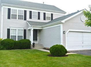 1136 Laurel Ln, Gurnee, IL 60031