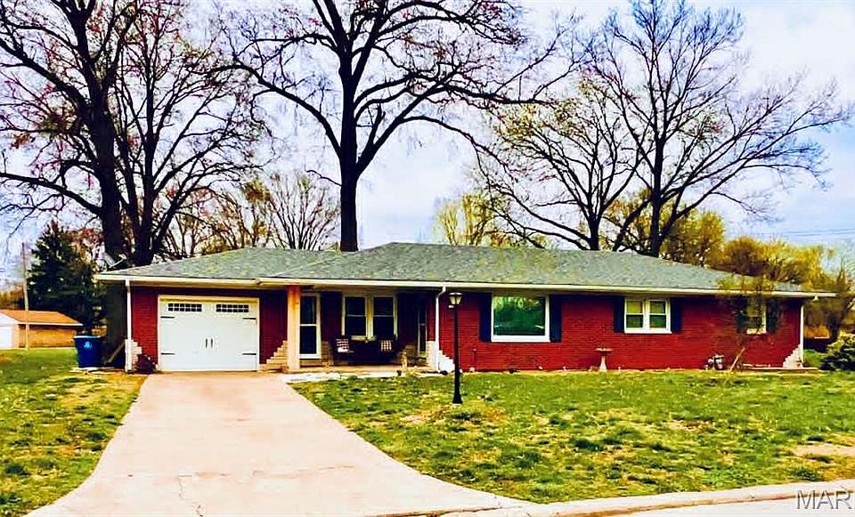 1st image of 20 Oaklawn Dr