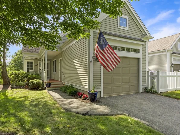 9 Hollyhock Knoll Ct #9, Buzzards Bay, MA 02532