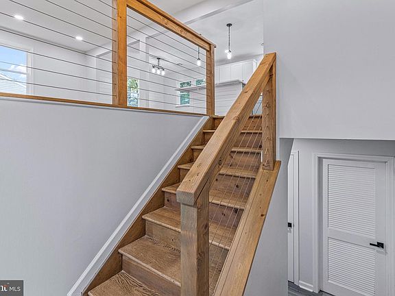 3rd image of 179 Nottaway Ln