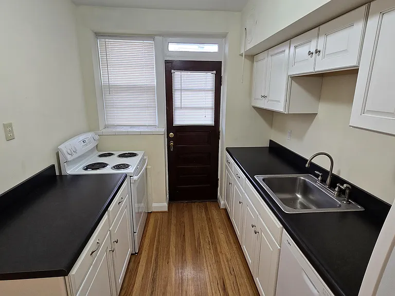 5837 Devonshire Ave — Photo 16