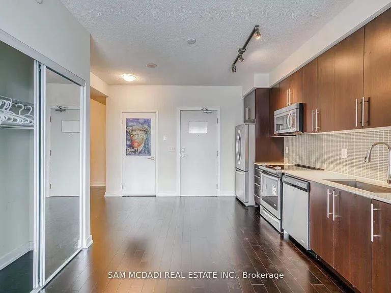 510 Curran Pl #1710 — Photo 3