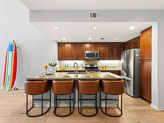 4th image of 543 Rockefeller
