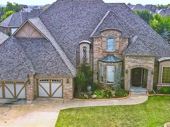 2nd image of 1212 Camelot Dr
