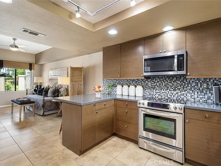 54137 Oak Hl — Photo 18