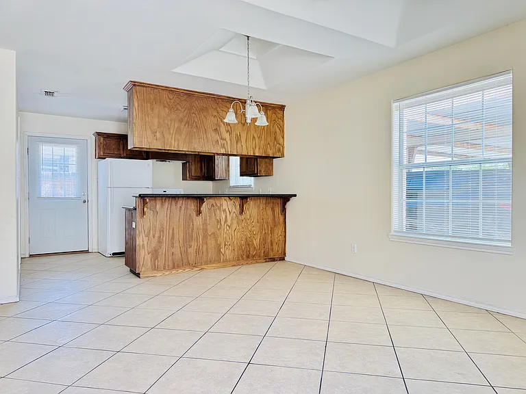 200 W Albatross Ave #A — Photo 2