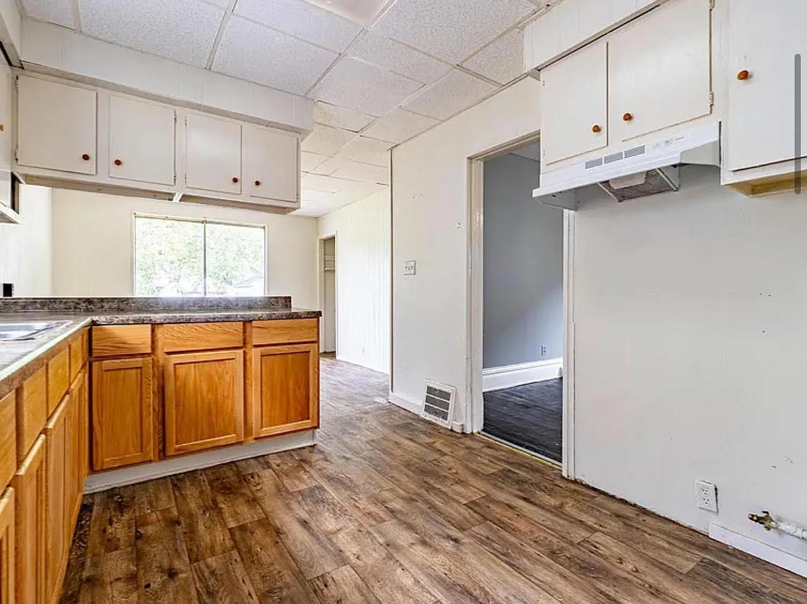 913 W McClure Ave. - 1 — Photo 4