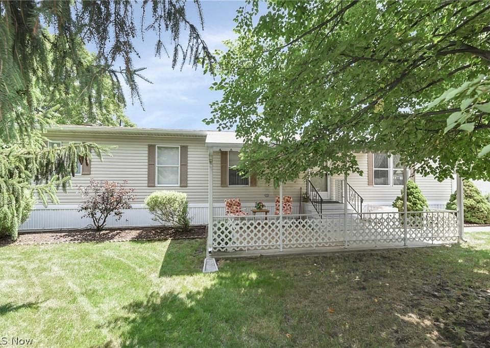 1st image of 17 Oak Dr #17