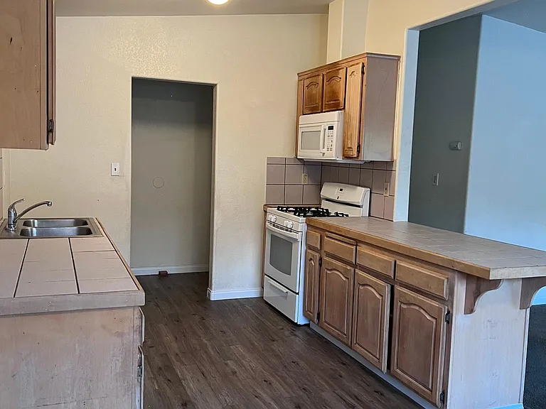 1129 Ocala Ave — Photo 4