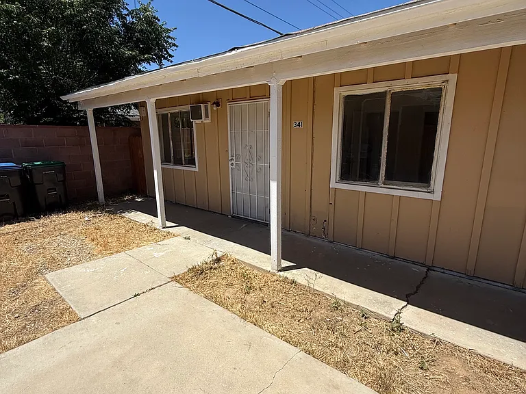 341 E Avenue Q7 — Photo 1