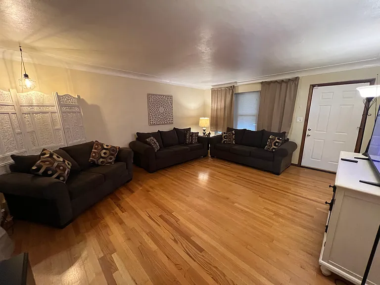 4371 Chippewa St #C1 — Photo 3
