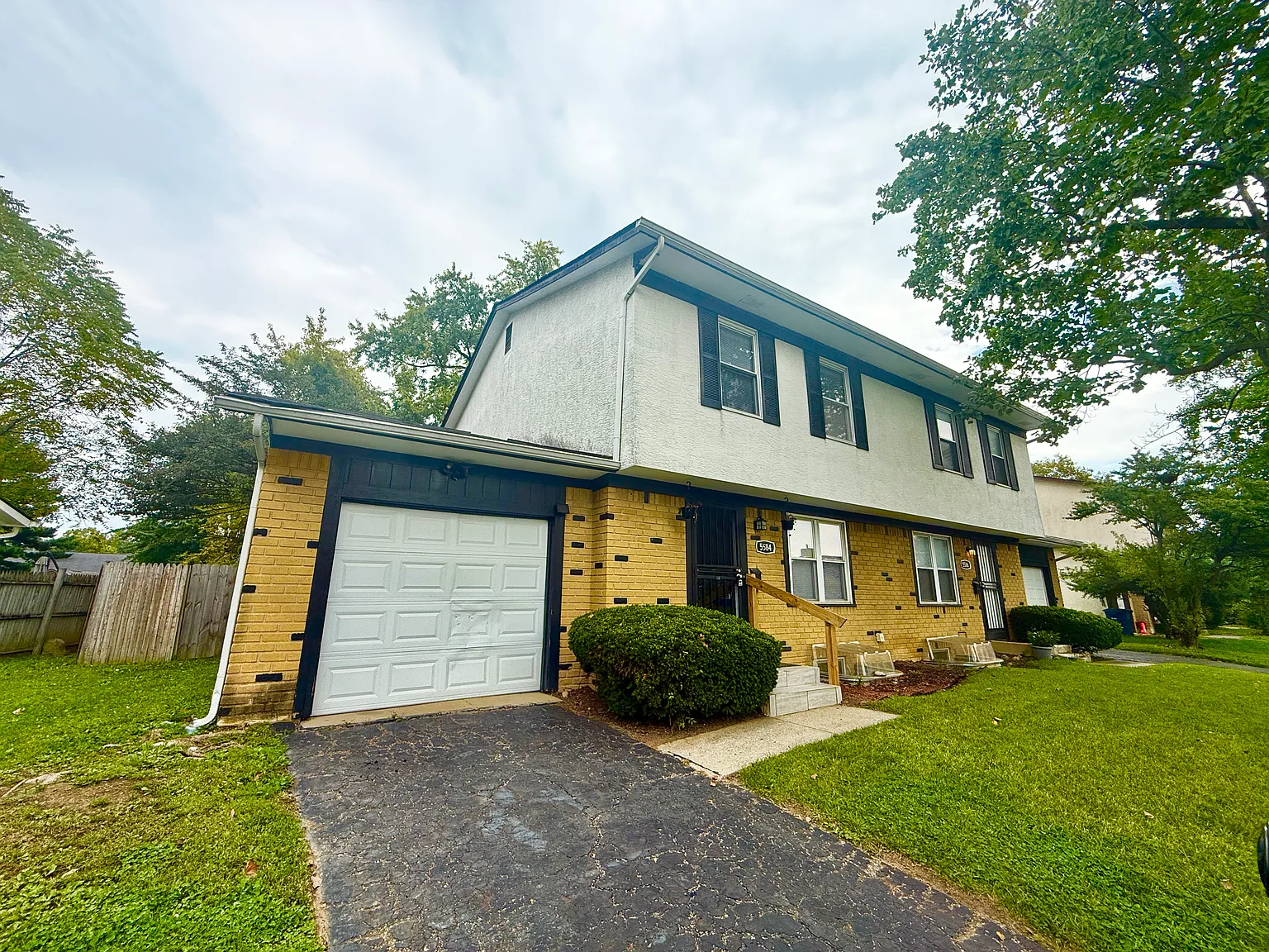 3 bed, 1254 sqft, $1,895 — Photo 1