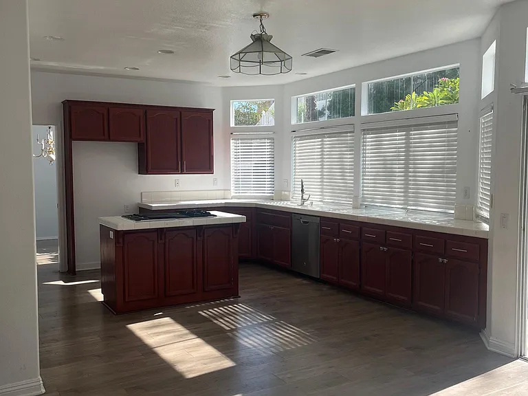 476 Somerset Cir — Photo 36
