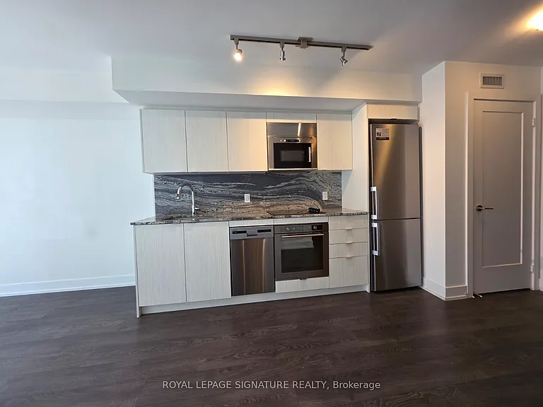 5 Mabelle Ave #2332 — Photo 8