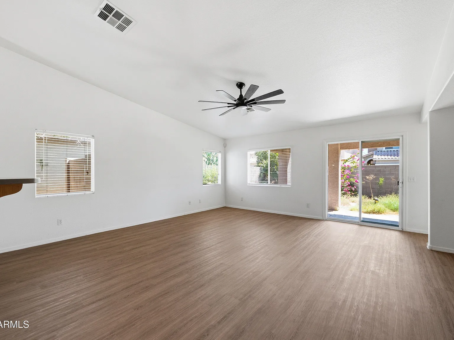 3 bed, 2.0 bath, 1385 sqft, $1,795 — Photo 3