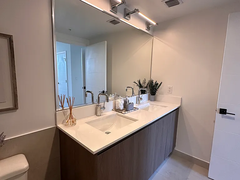 2515 NE 183rd St #B1 — Photo 9