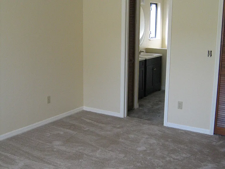 1042 Manigan Ave — Photo 10