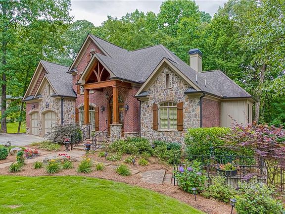 3rd image of 3713 Hickory Cir SE