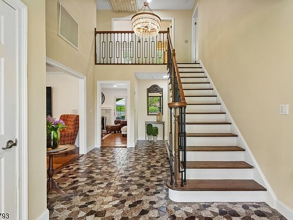 3rd image of 11 Auriemma Ct