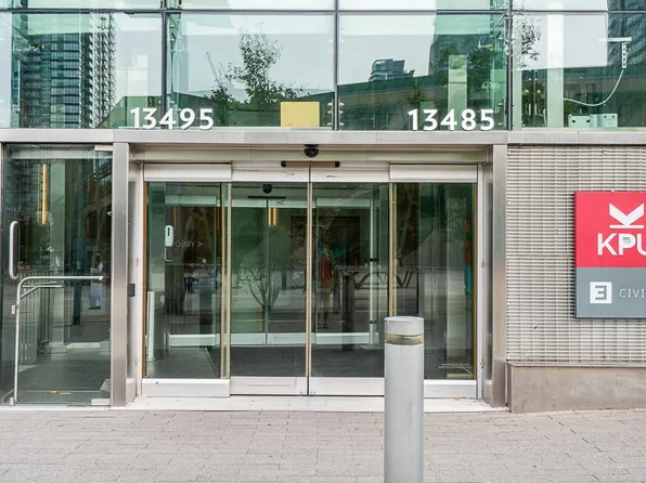 13495 Central Ave #3406, Surrey, BC V3T 0K2