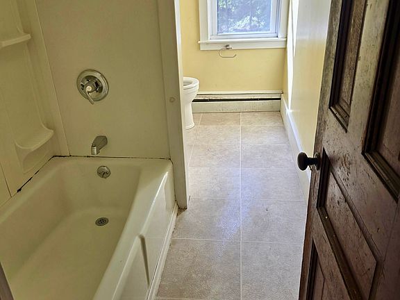 4th image of 229 Pleasant St #2