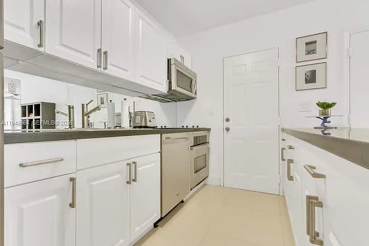 Building Photo - 290 Sunrise Dr #206