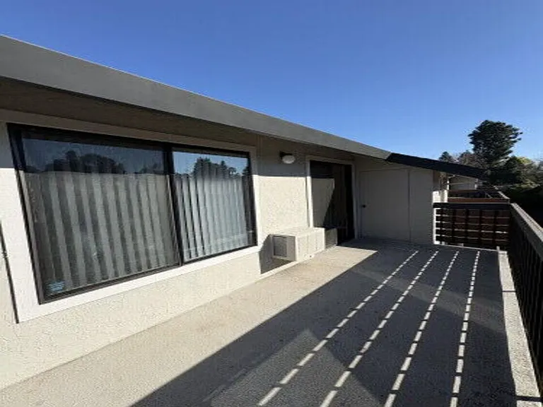 Somerset Apartments — Photo 13