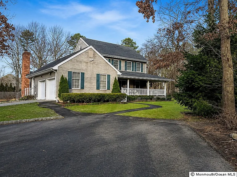 61 Honey Locust Dr — Photo 1