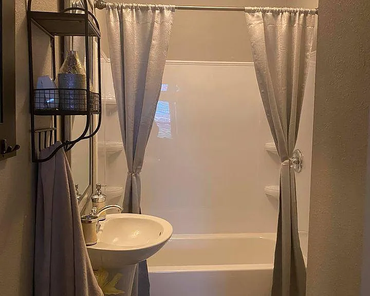 Full bathroom 2