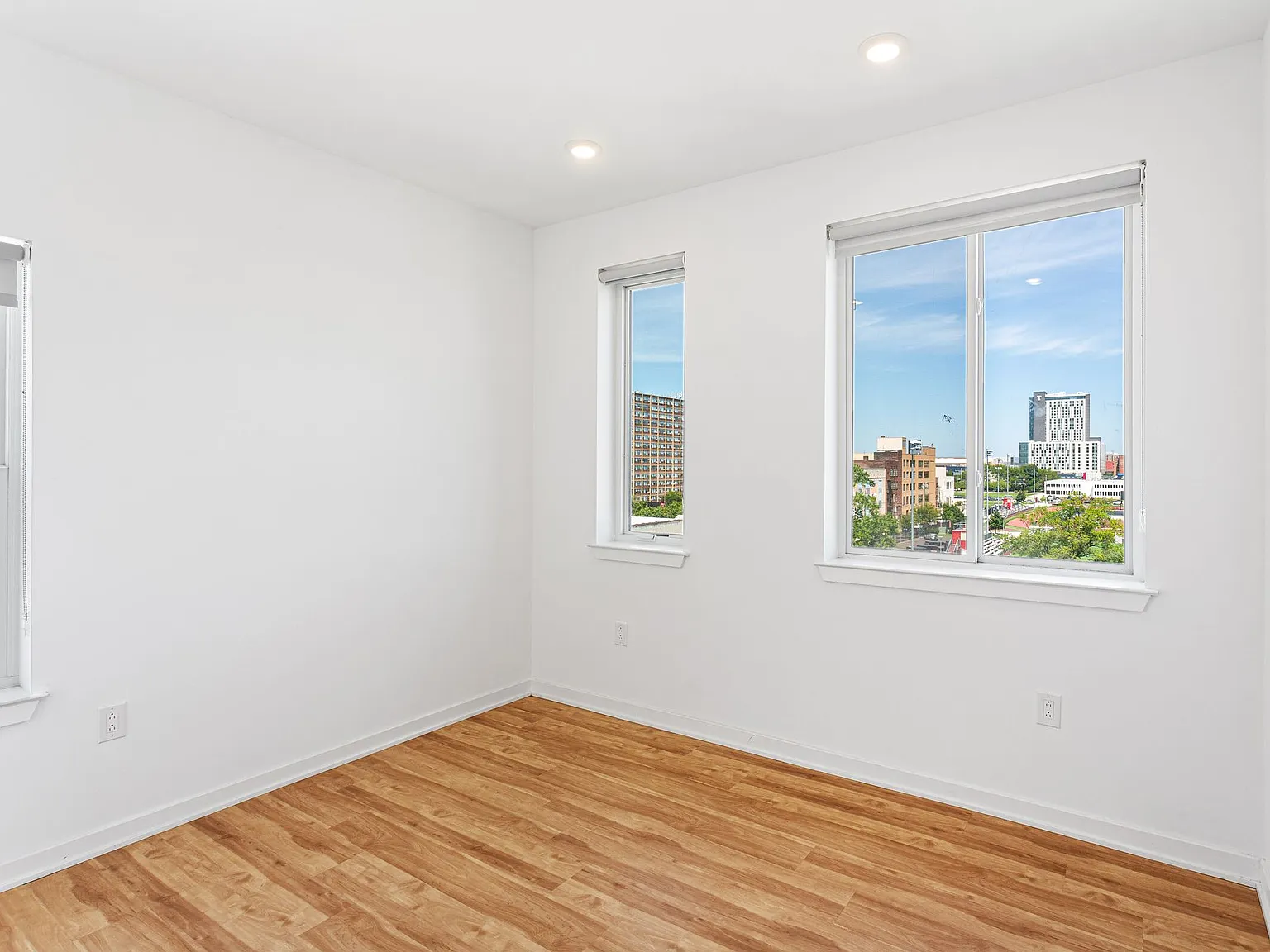 1309 Cambridge St — Photo 4
