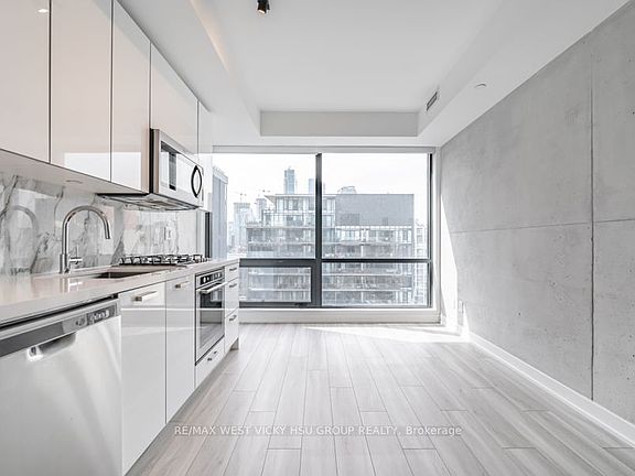 5th image of 458 Richmond St W #806