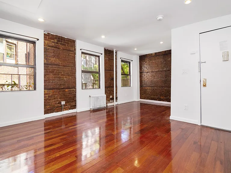 106 Greenwich Ave #3B — Photo 1