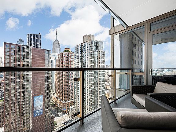 3rd image of 101 W 24th St APT 27A
