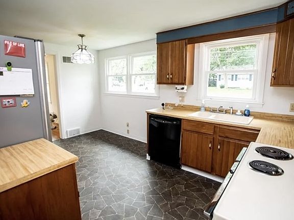 5th image of 607 Forest Dr
