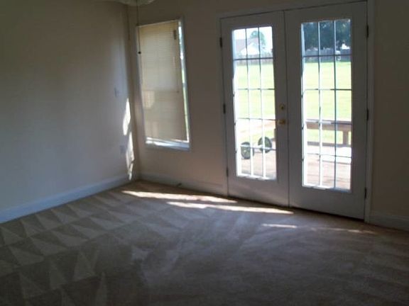 4th image of 101 Arrowwood Ct