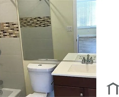 1103 W 64th St #105 — Photo 7