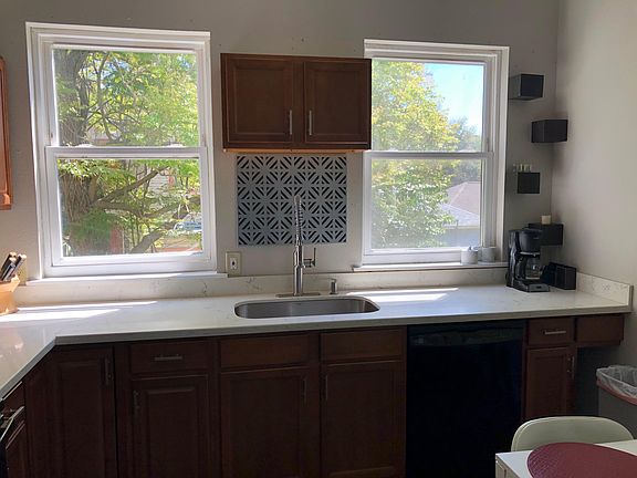 5th image of 2118 Baronne St APT B