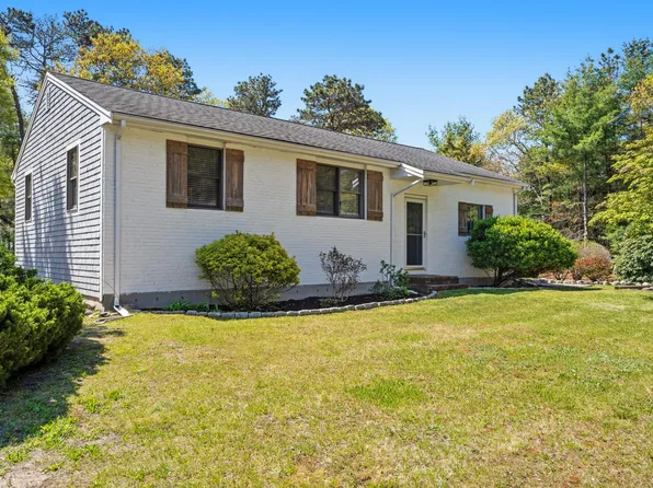 17 Dry Hollow Lane, Mashpee, MA 02649