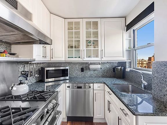 3rd image of 174 E 74th St APT 19B