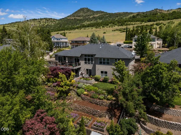 4680 Cloudcrest Dr, Medford, OR 97504