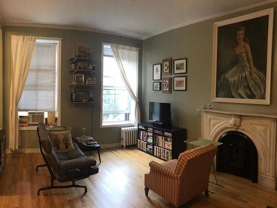 2nd image of 187 Carlton Ave APT 2R